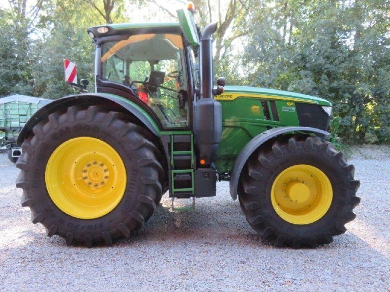 John Deere 6R 250