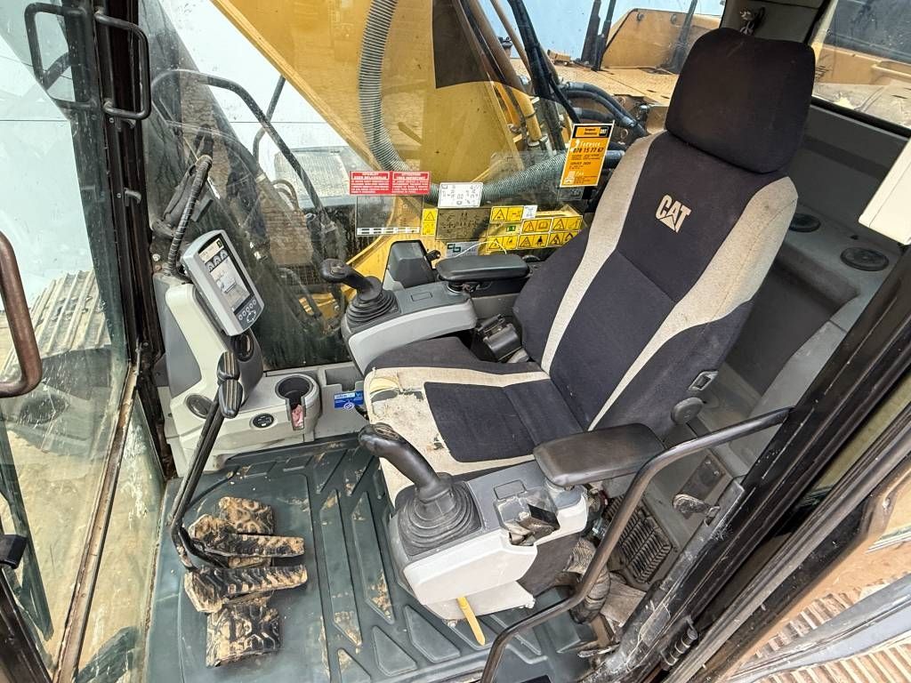 CAT 336EL - Quick Coupler / Hammer Lines