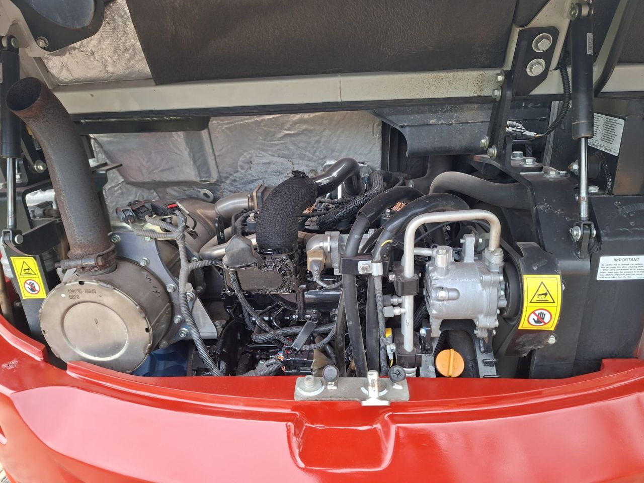 Takeuchi TB260 Stage 5 | bj2021 | 2562 uur | 3 bakken Grijper