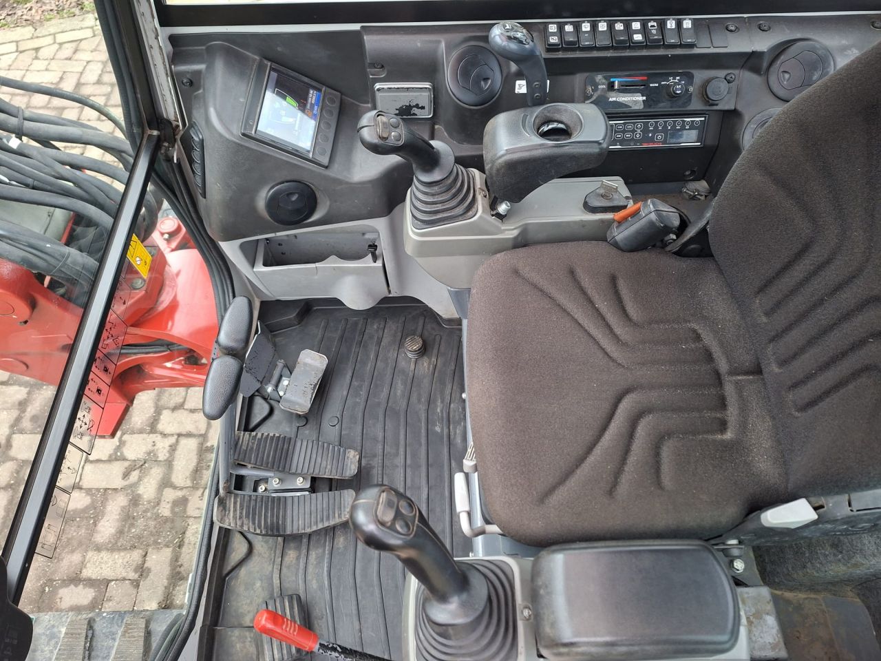 Takeuchi TB260 Stage 5 | bj2021 | 2562 uur | 3 bakken Grijper