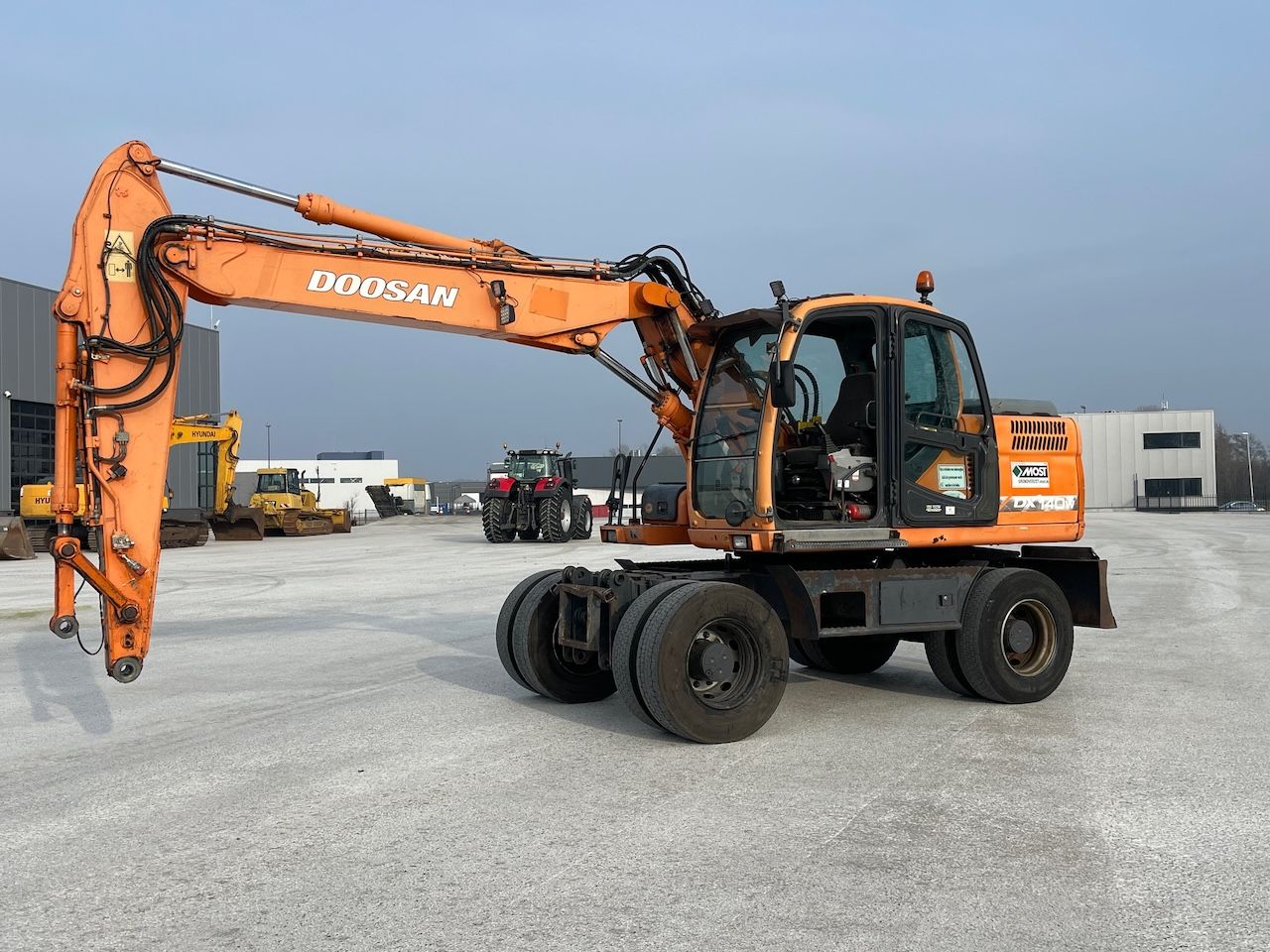 Doosan DX140W