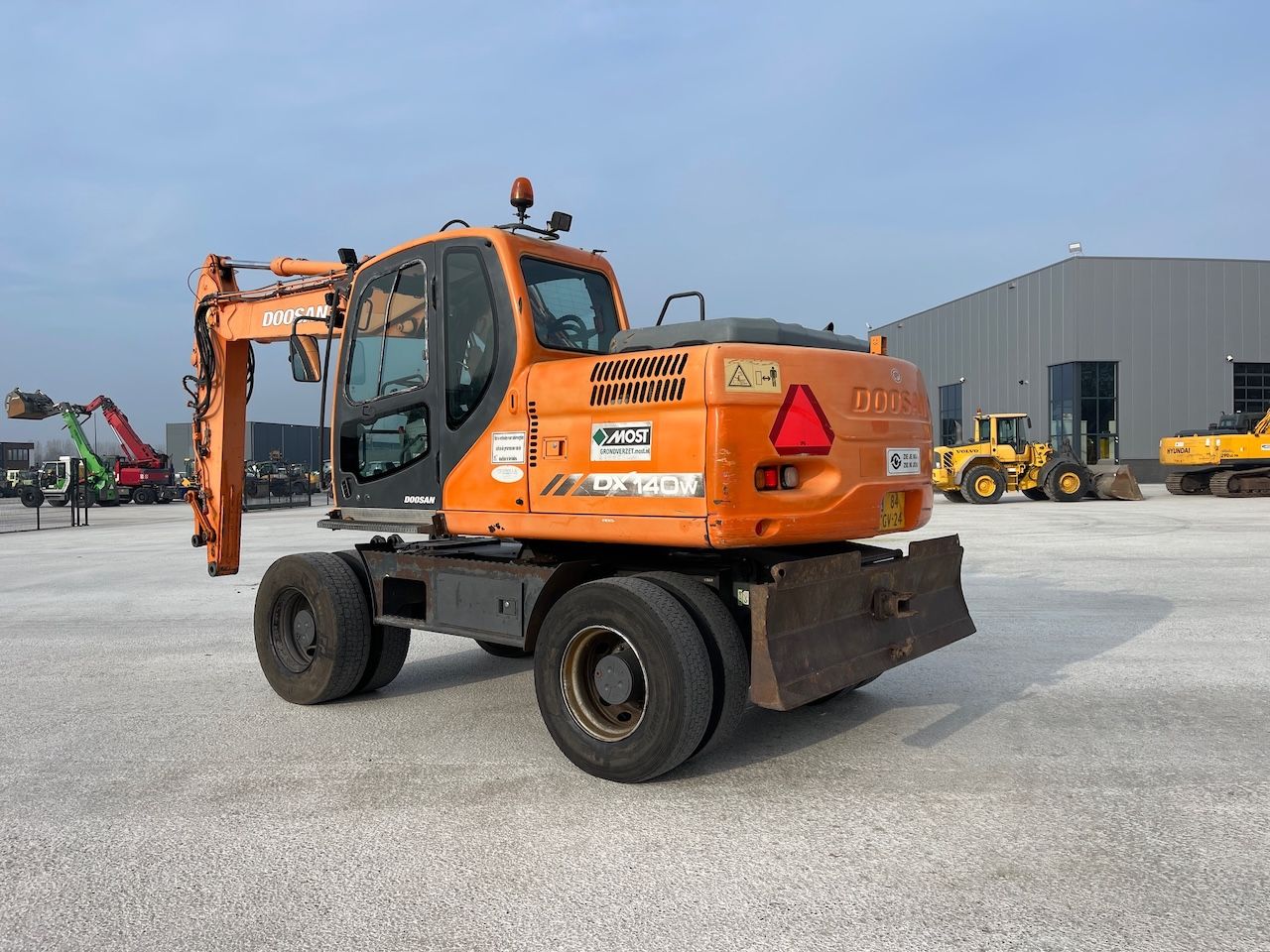 Doosan DX140W