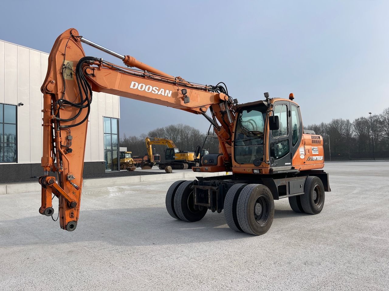 Doosan DX140W