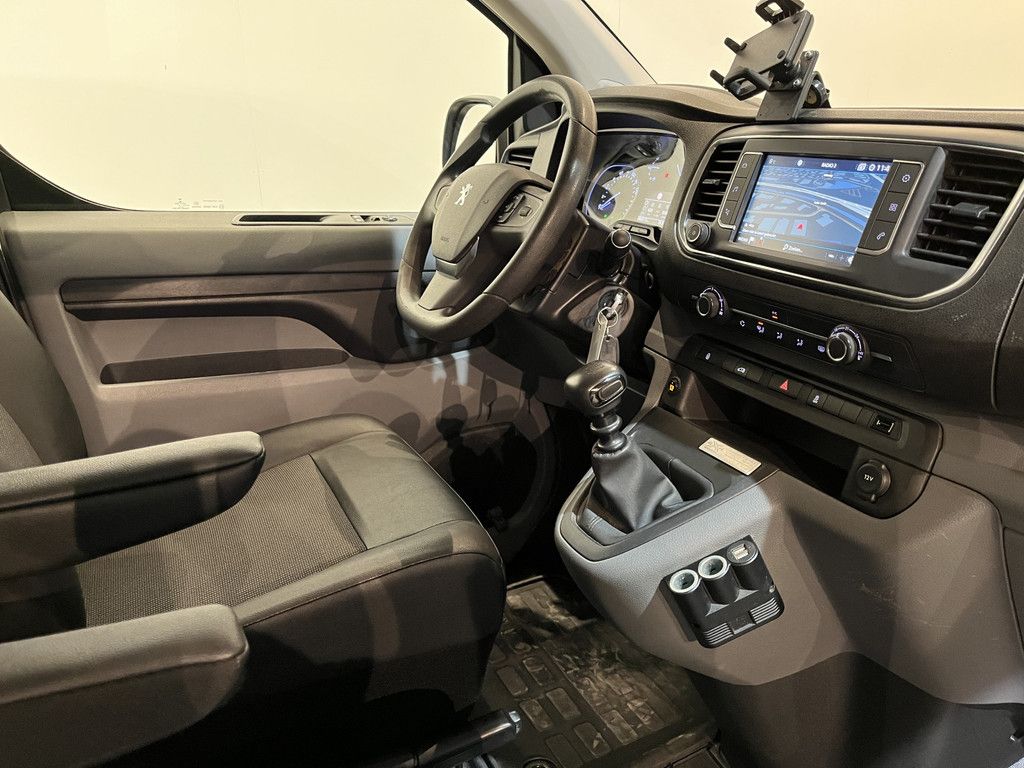 Peugeot Expert 2.0 BlueHDI 120 PK L2 Premium Pack Dangel 4X4 / Euro 6 / Airco / CarPlay / 220V. / Camera / Trekhaak / Cruise Control / Navigatie / 60.000 KM !!