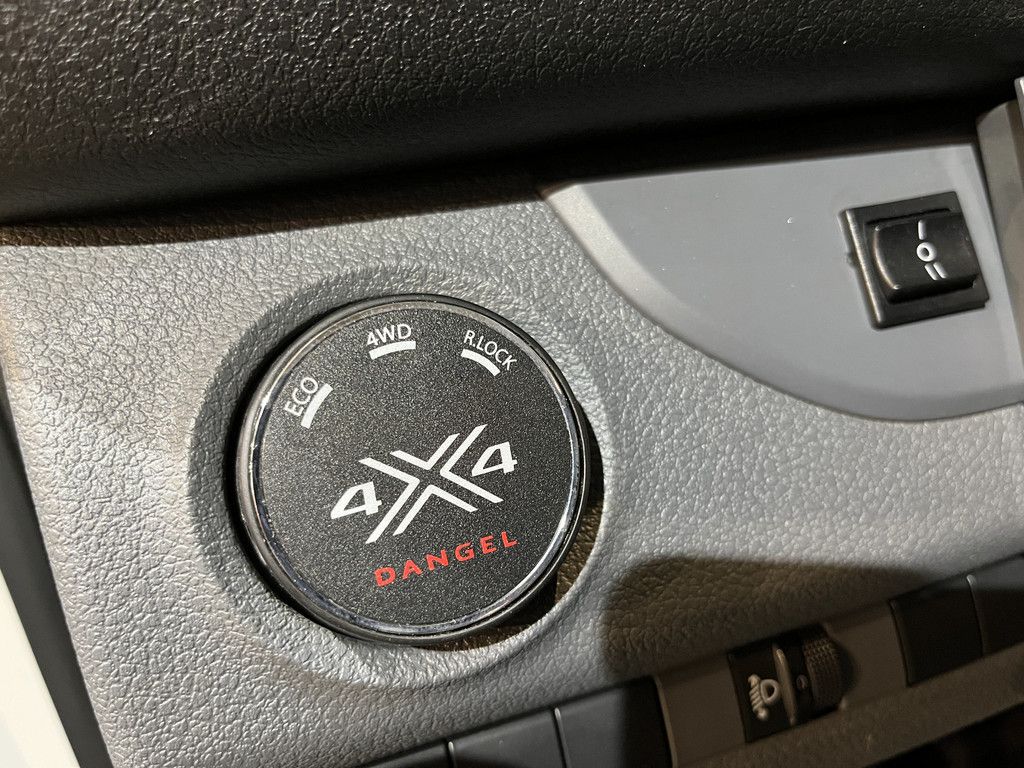 Peugeot Expert 2.0 BlueHDI 120 PK L2 Premium Pack Dangel 4X4 / Euro 6 / Airco / CarPlay / 220V. / Camera / Trekhaak / Cruise Control / Navigatie / 60.000 KM !!