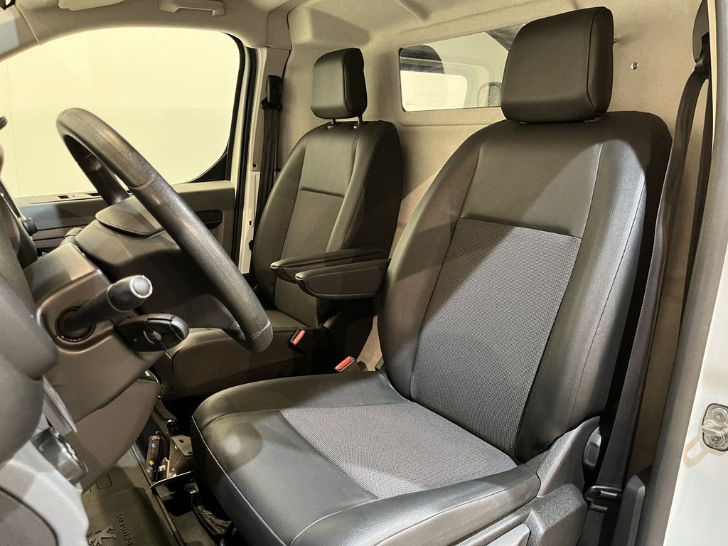 Peugeot Expert 2.0 BlueHDI 120 PK L2 Premium Pack Dangel 4X4 / Euro 6 / Airco / CarPlay / 220V. / Camera / Trekhaak / Cruise Control / Navigatie / 60.000 KM !!