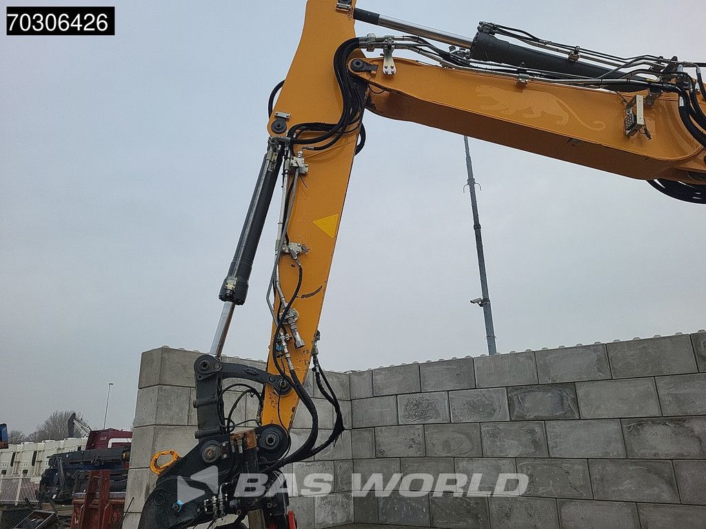 Liebherr R926 Compact Tiltrotator