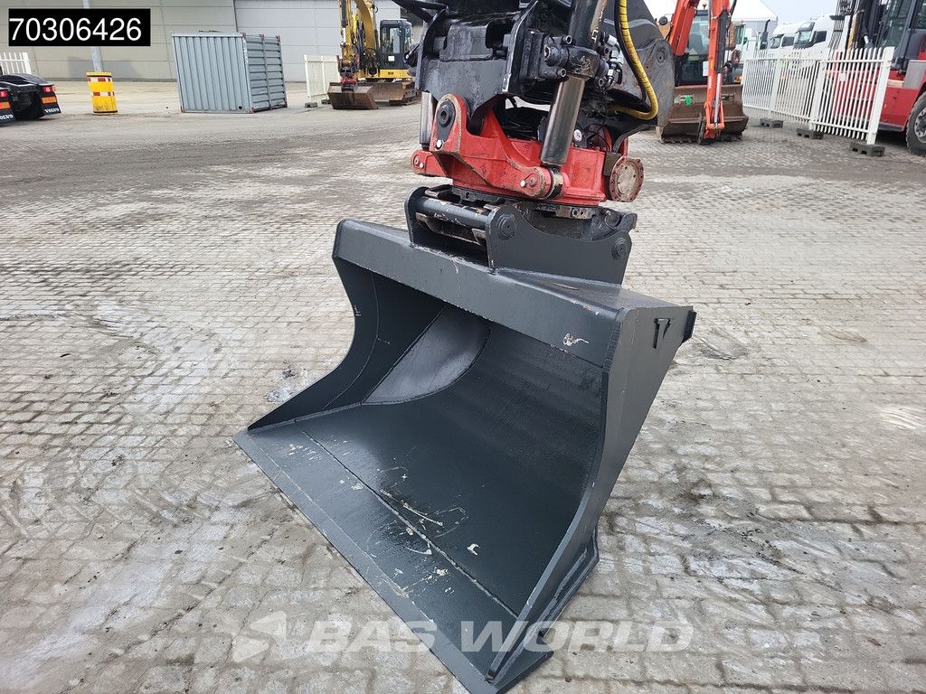 Liebherr R926 Compact Tiltrotator