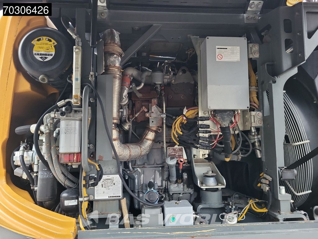 Liebherr R926 Compact Tiltrotator