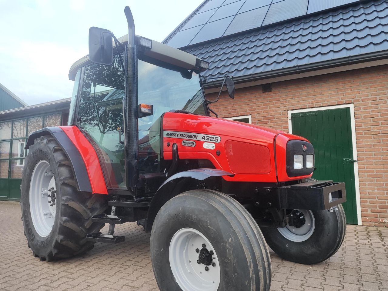 Prachtige Massey Ferguson 4325