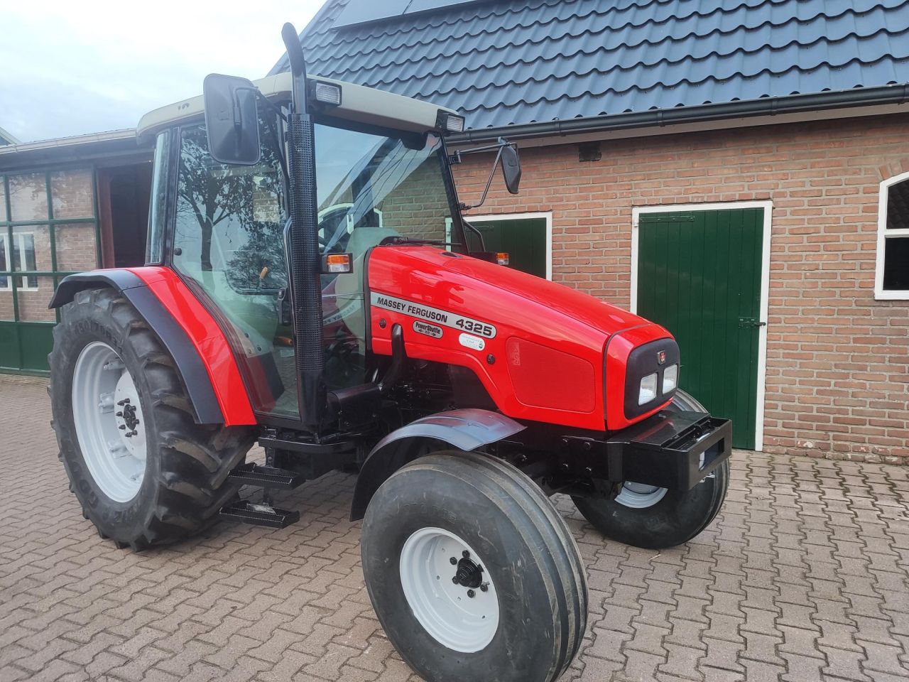 Prachtige Massey Ferguson 4325