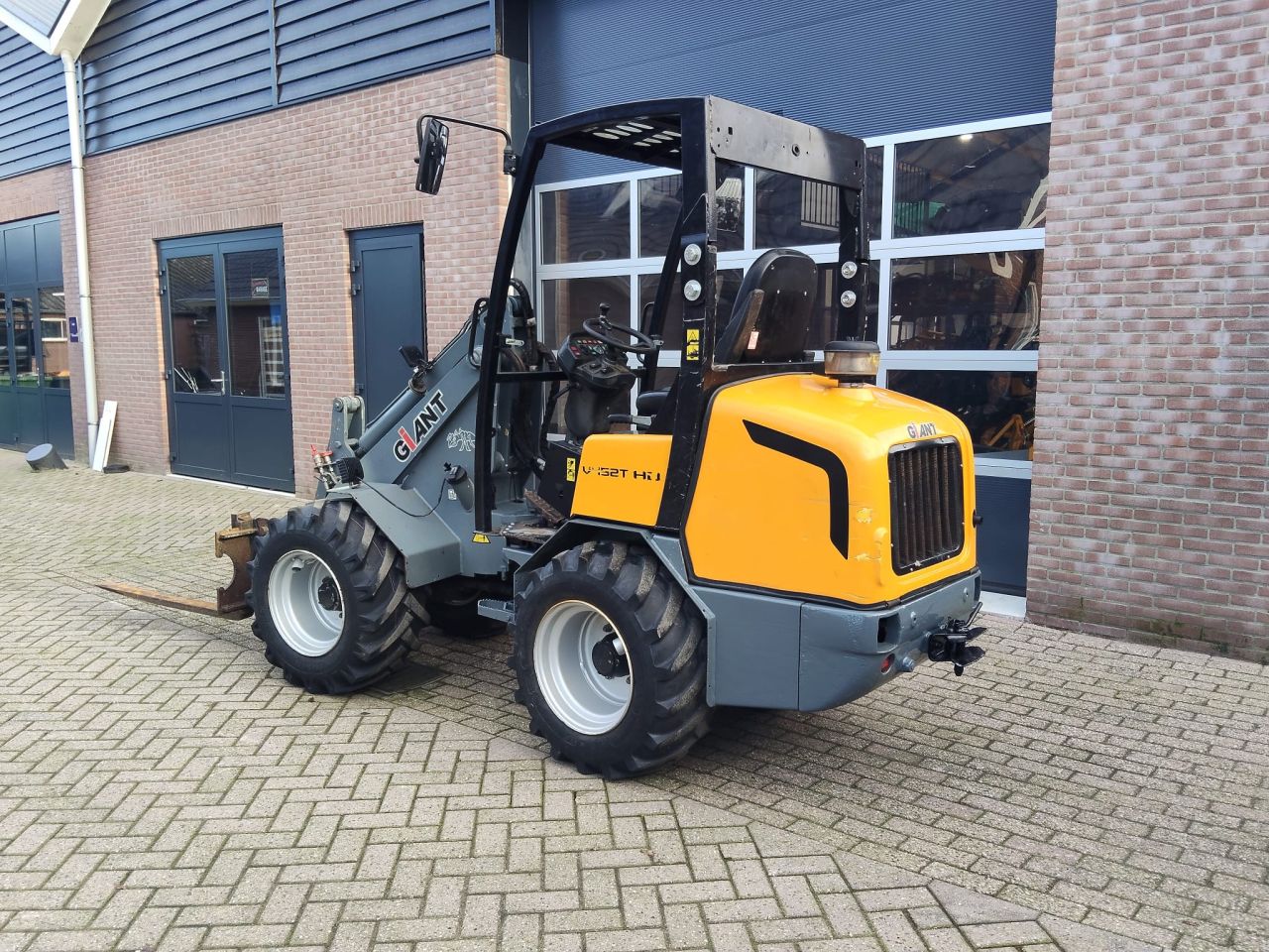 Giant 452 HD shovel met giekvering