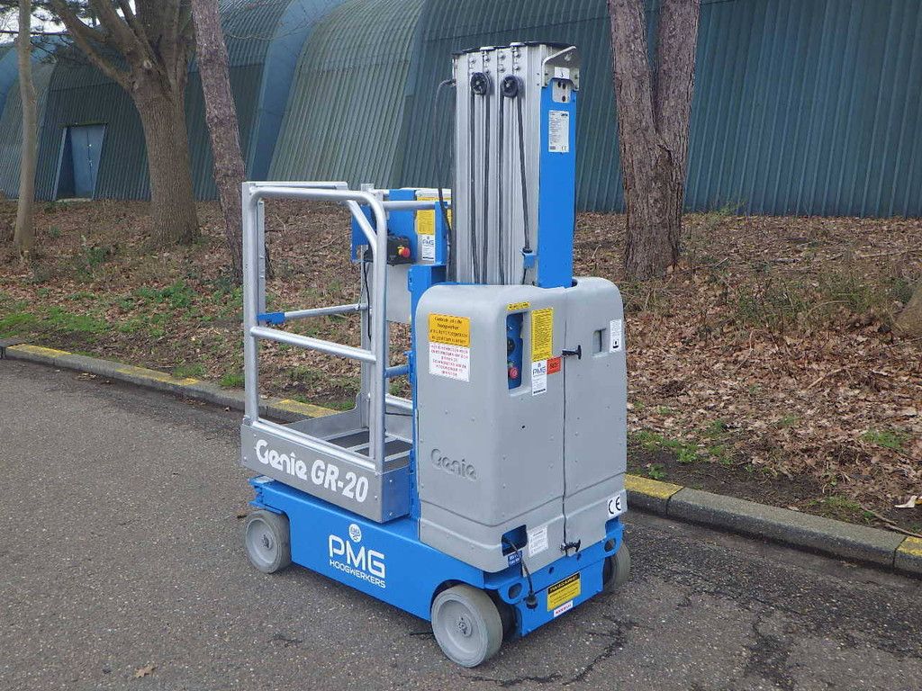 Genie GR-20 8.02m Electric Mast Lift 2006
