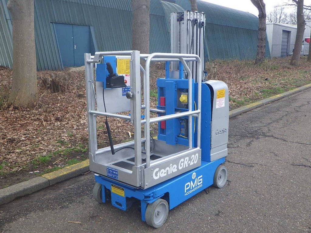 Genie GR-20 8.02m Electric Mast Lift 2006
