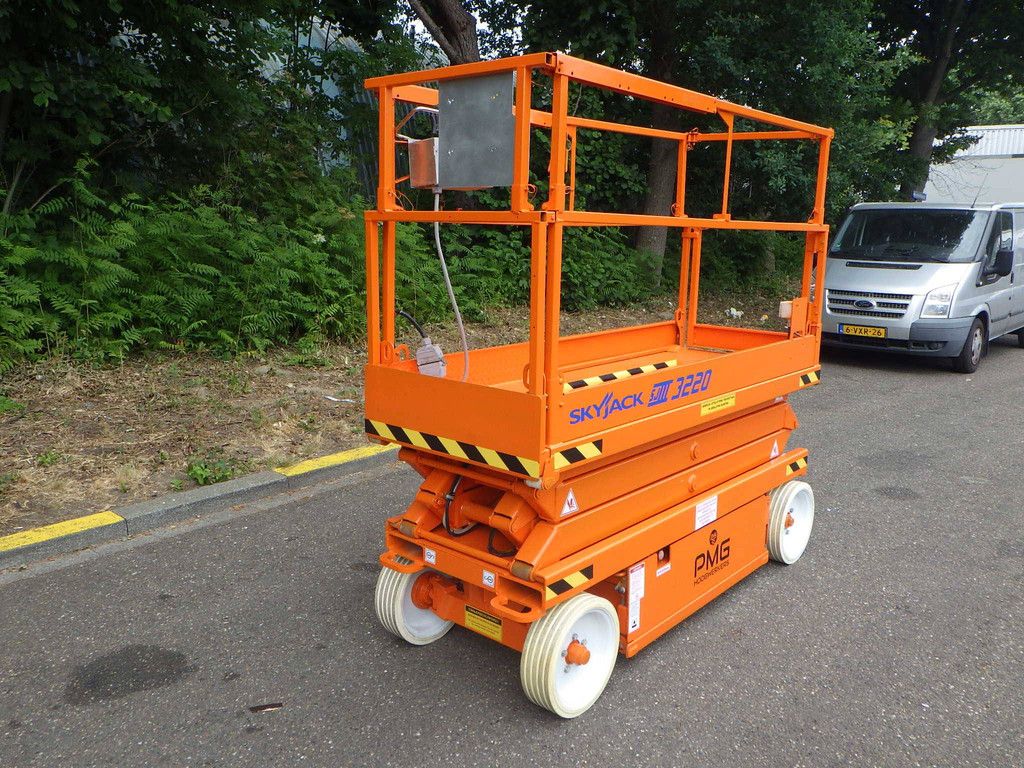 Scissor lift SkyJack SJ3220 8.10m Electric 2011