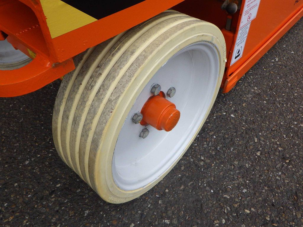 Scissor lift SkyJack SJ3220 8.10m Electric 2011