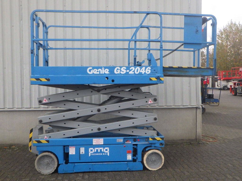 Genie GS-2046 Electric Scissor Lift 8.1m 2001