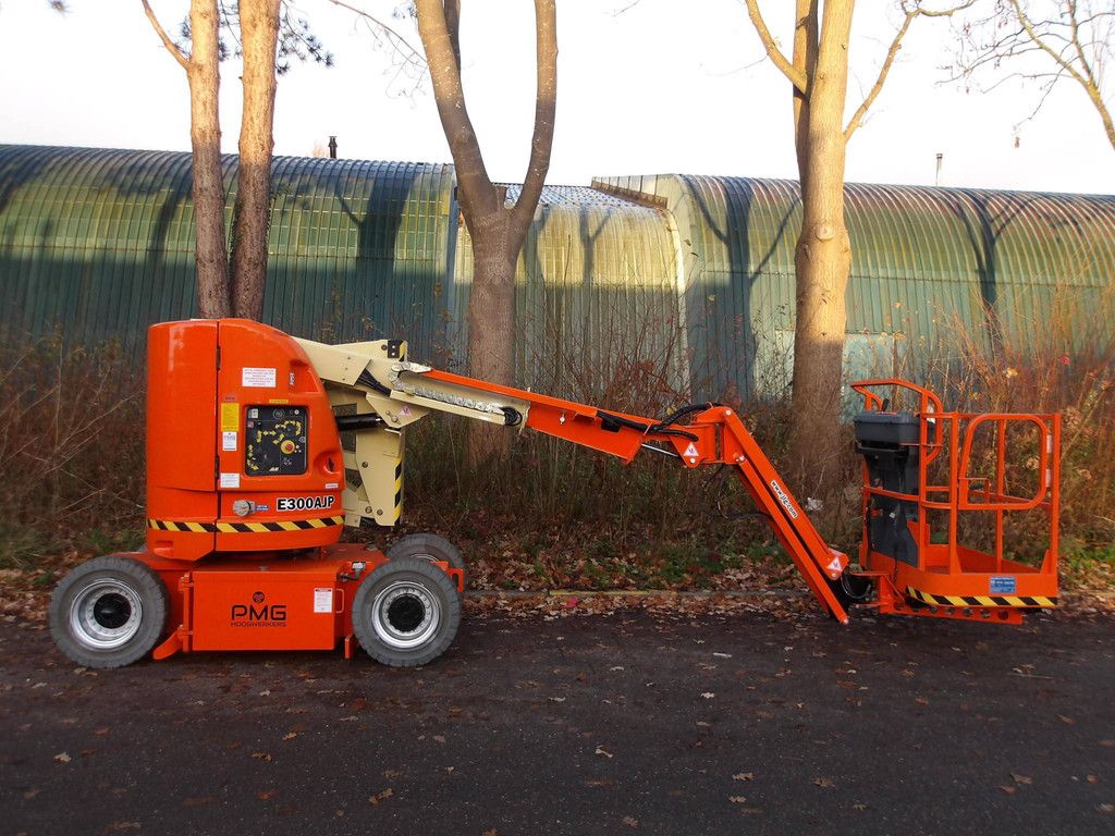 JLG E300AJP 11.19m Electric Articulated Boom Lift 2011
