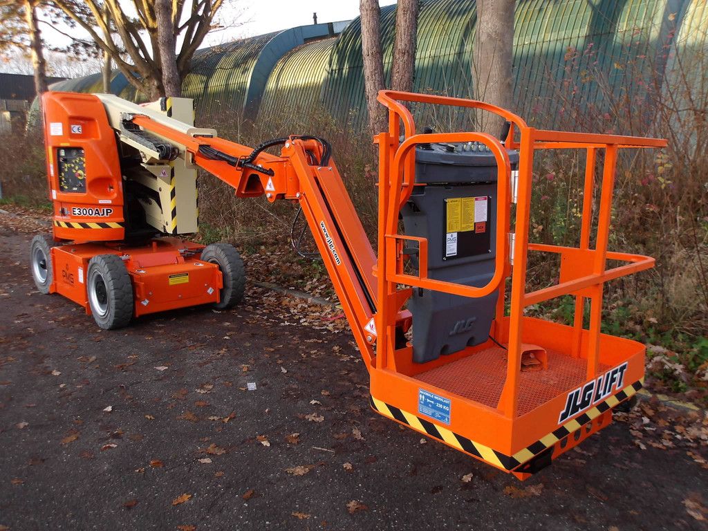 JLG E300AJP 11.19m Electric Articulated Boom Lift 2011