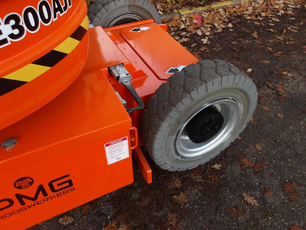 JLG E300AJP 11.19m Electric Articulated Boom Lift 2011