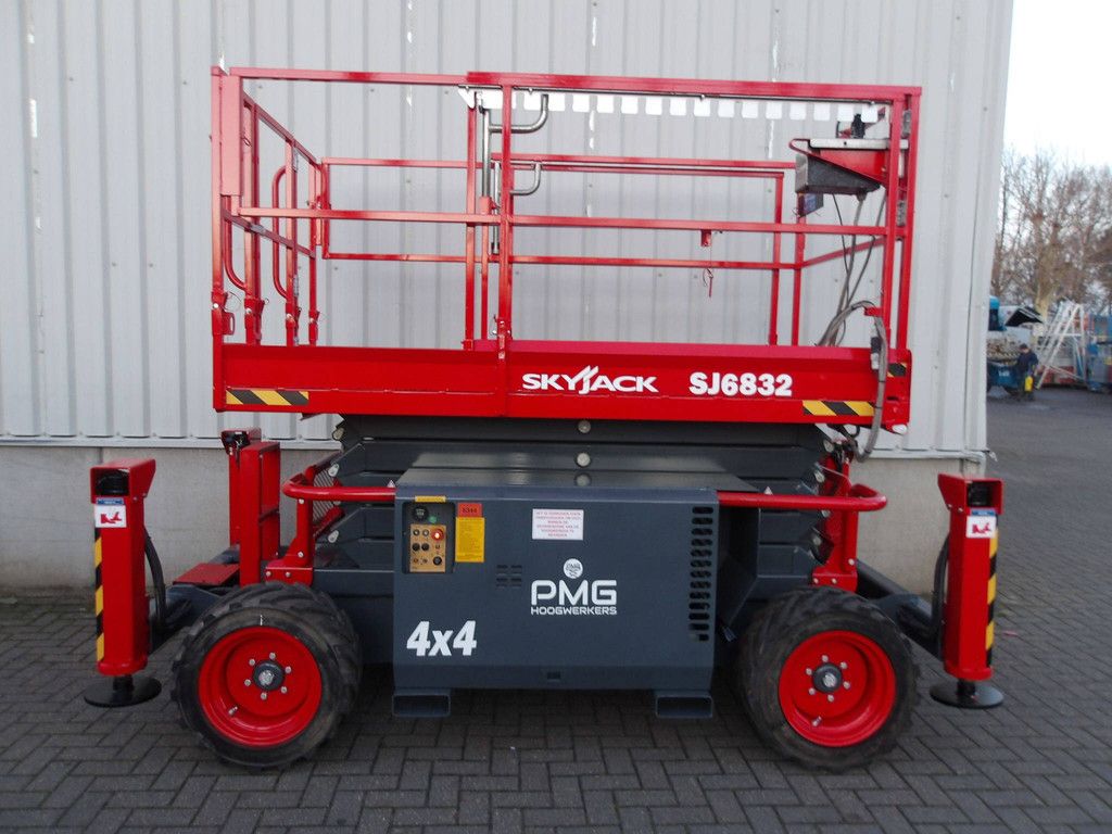 Rough Terrain Scissor Lift SkyJack SJ6832RT 11.75m Diesel 2018
