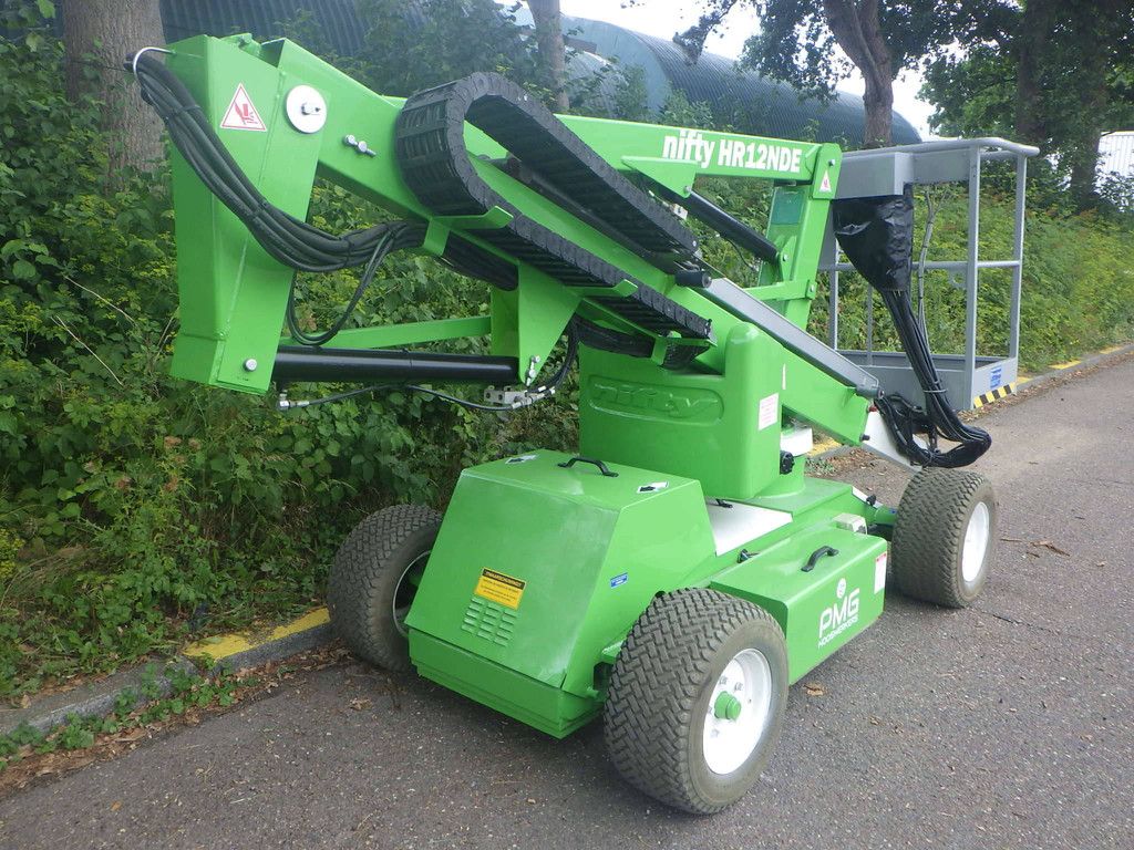 Nifty HR12NDE Bi-energy 12.20m articulated boom lift 2015