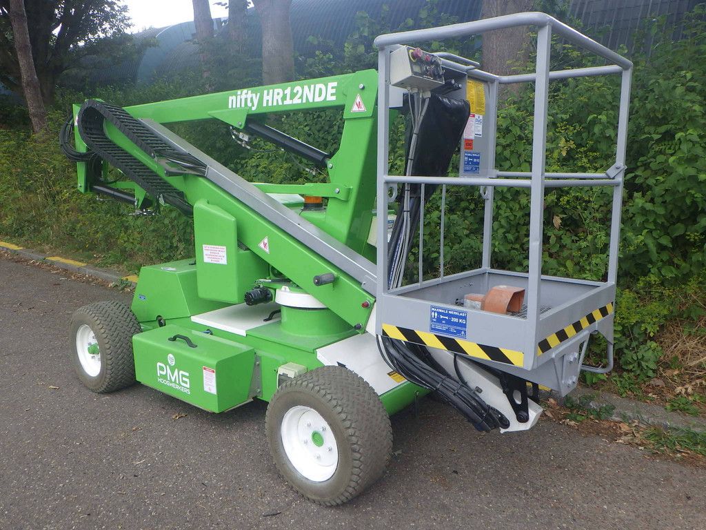Nifty HR12NDE Bi-energy 12.20m articulated boom lift 2015