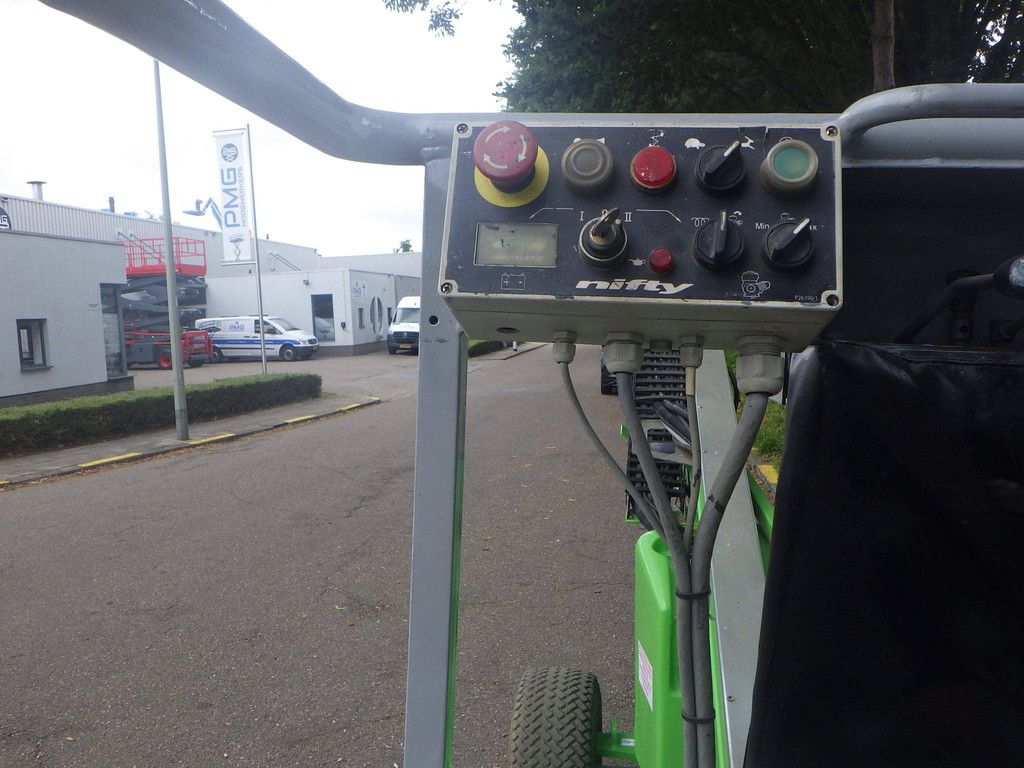 Nifty HR12NDE Bi-energy 12.20m articulated boom lift 2015