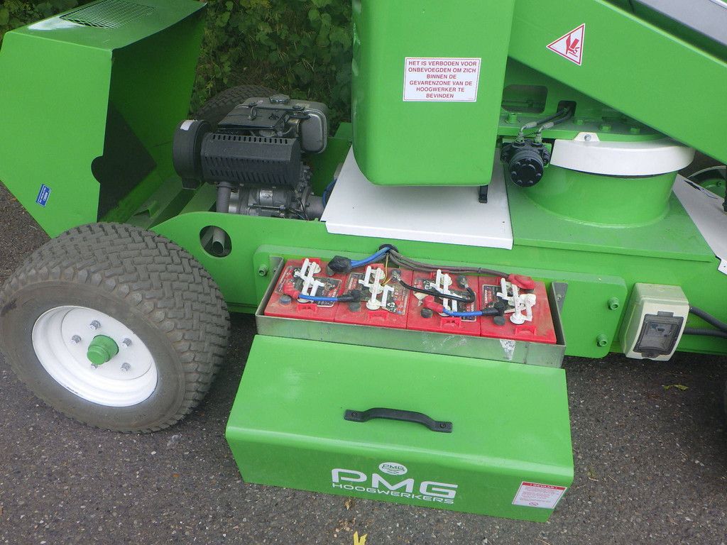 Nifty HR12NDE Bi-energy 12.20m articulated boom lift 2015