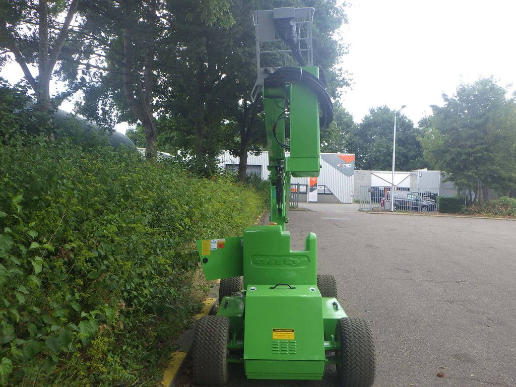 Nifty HR12NDE Bi-energy 12.20m articulated boom lift 2015