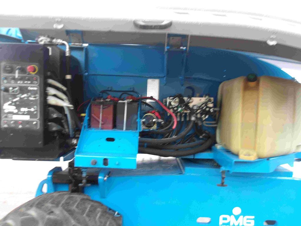 Telescopic boom lift Genie S85 27.91m Diesel 2013