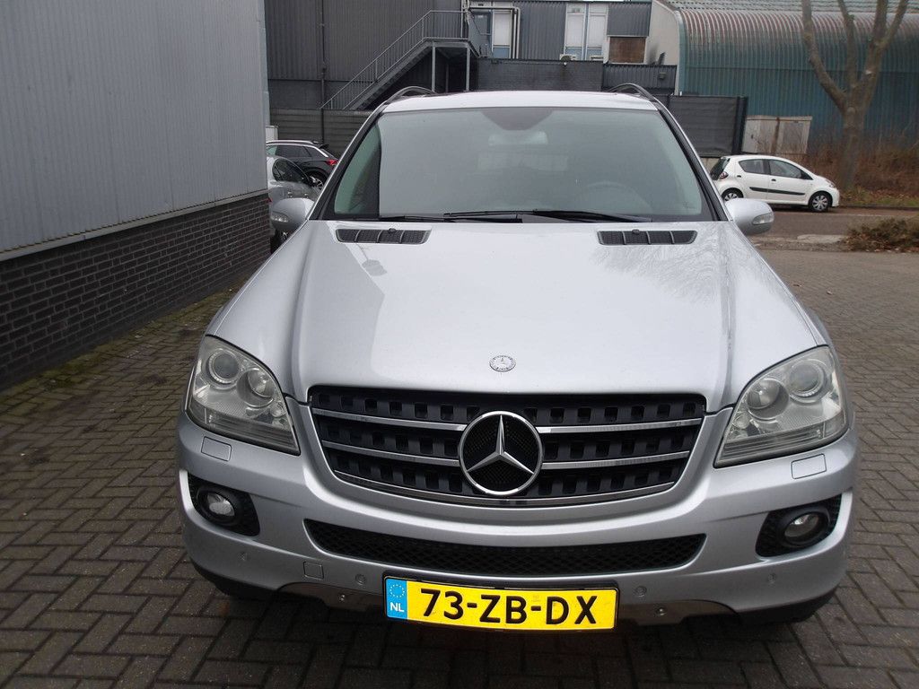 SUV Mercedes-Benz ML 350 Petrol 272hp 2005
