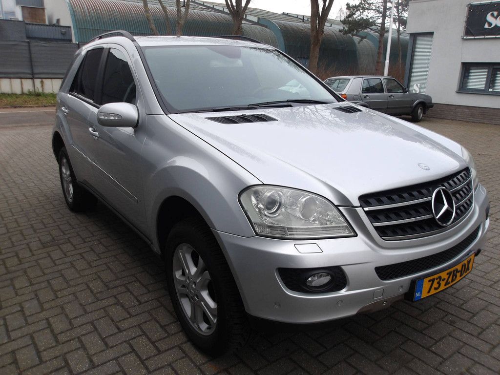SUV Mercedes-Benz ML 350 Petrol 272hp 2005
