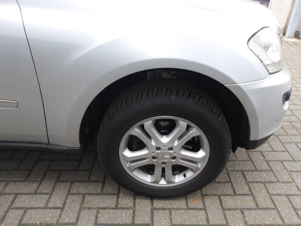 SUV Mercedes-Benz ML 350 Petrol 272hp 2005