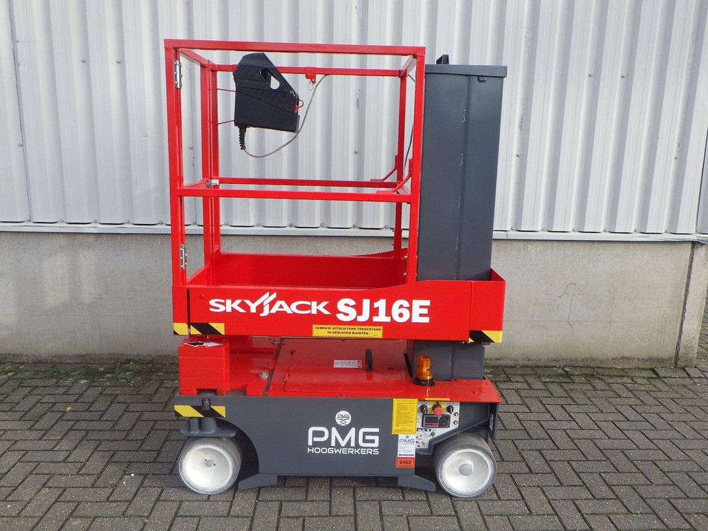 SkyJack SJ16E Electric Mast Lift 6.72m 2022