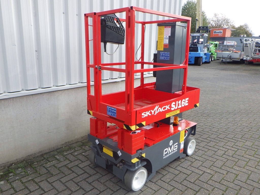 SkyJack SJ16E Electric Mast Lift 6.72m 2022