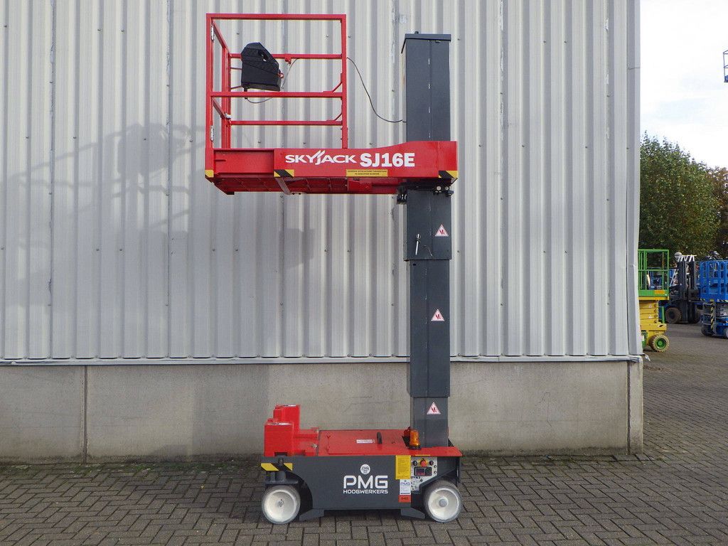 SkyJack SJ16E Electric Mast Lift 6.72m 2022