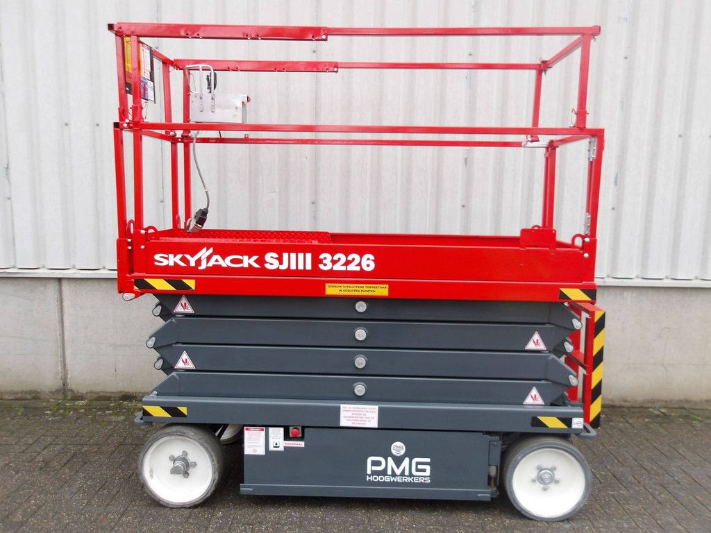 Scissor lift SkyJack SJ3226 9.92m Electric 2017