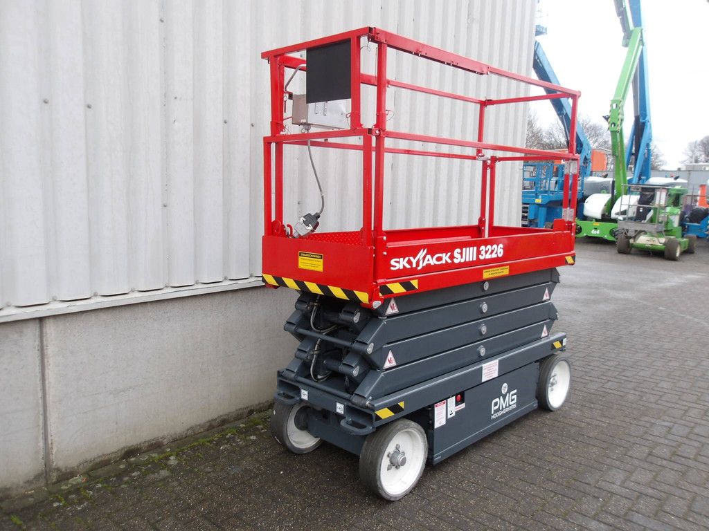 Scissor lift SkyJack SJ3226 9.92m Electric 2017