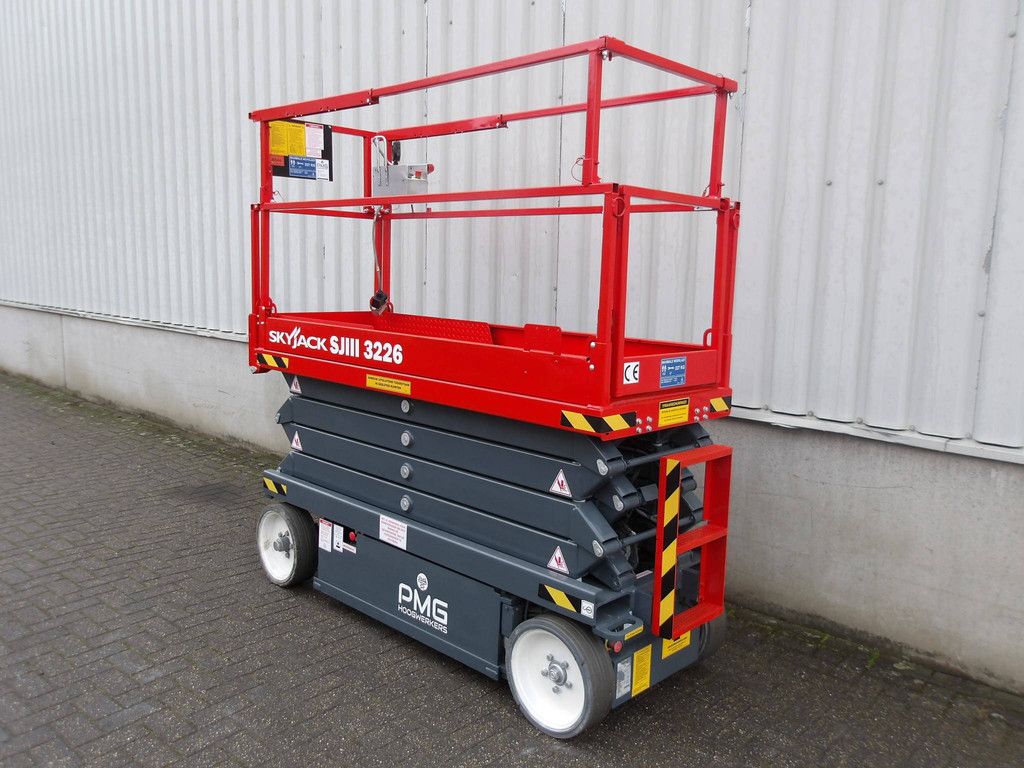 Scissor lift SkyJack SJ3226 9.92m Electric 2017