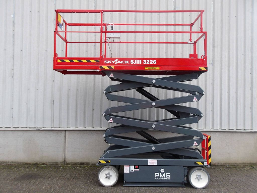 Scissor lift SkyJack SJ3226 9.92m Electric 2017