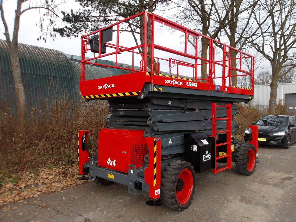 Schaarhoogwerker Ruw Terrein SkyJack SJ9253RT 18.15m Diesel 2020