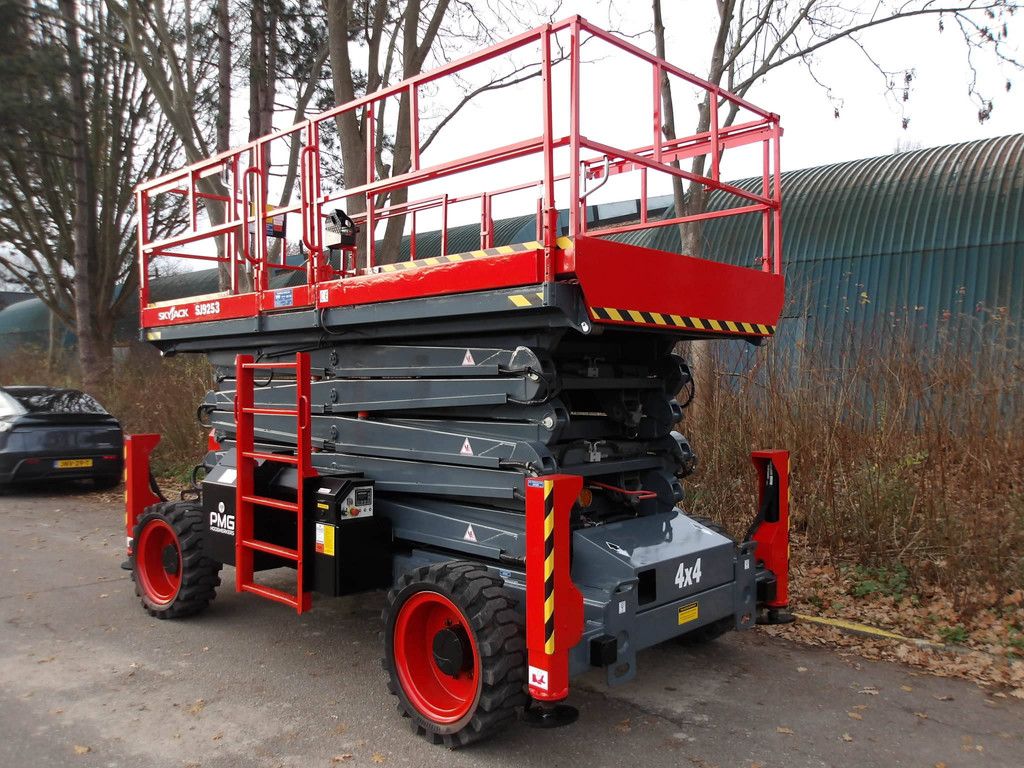 Schaarhoogwerker Ruw Terrein SkyJack SJ9253RT 18.15m Diesel 2020