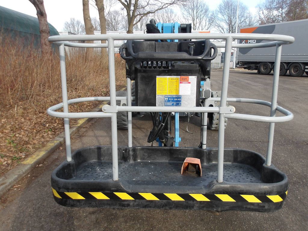 Nifty HR21HYB 20.80m Bi-energy articulated boom lift 2016