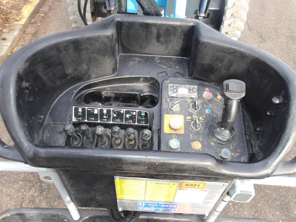 Nifty HR21HYB 20.80m Bi-energy articulated boom lift 2016