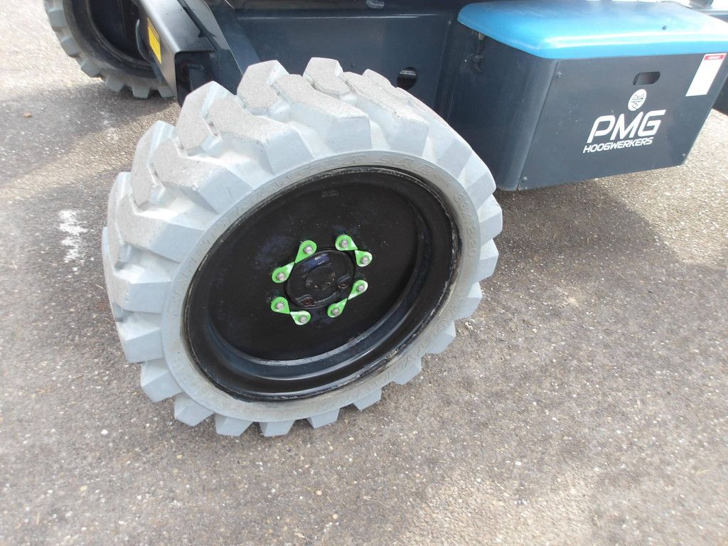 Nifty HR21HYB 20.80m Bi-energy articulated boom lift 2016