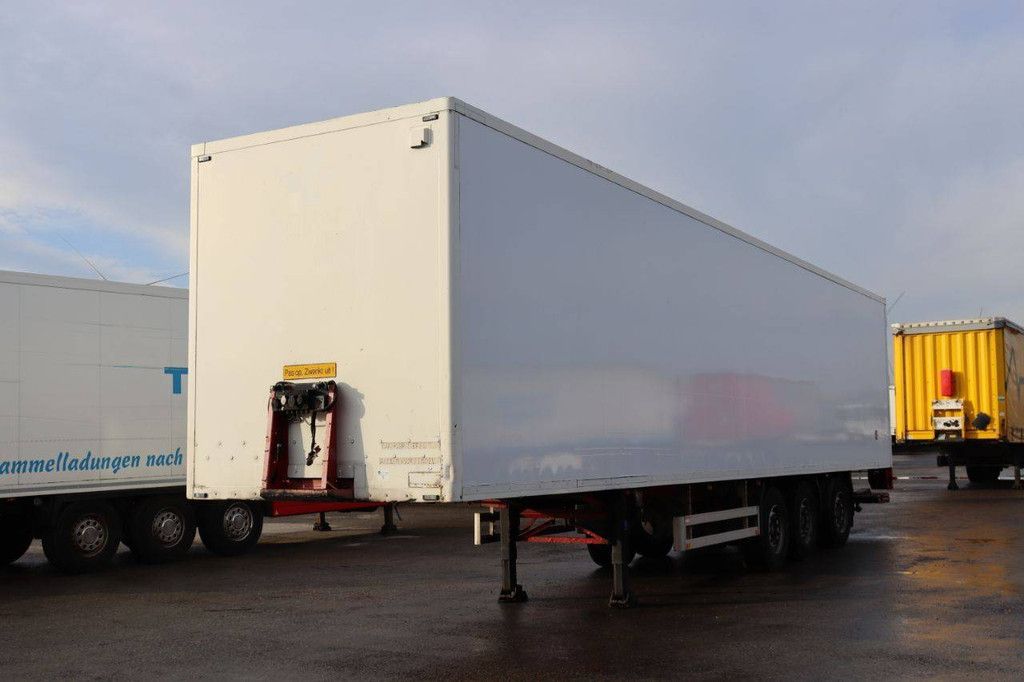 Closed Semi-trailer Pacton B3-001 39000kg 2006