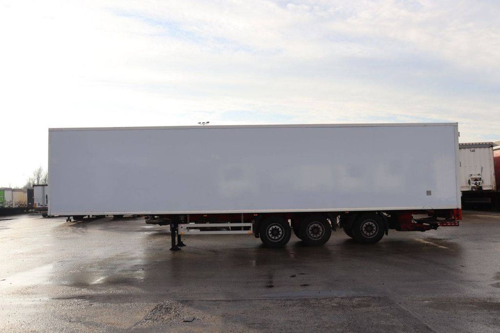 Closed Semi-trailer Pacton B3-001 39000kg 2006