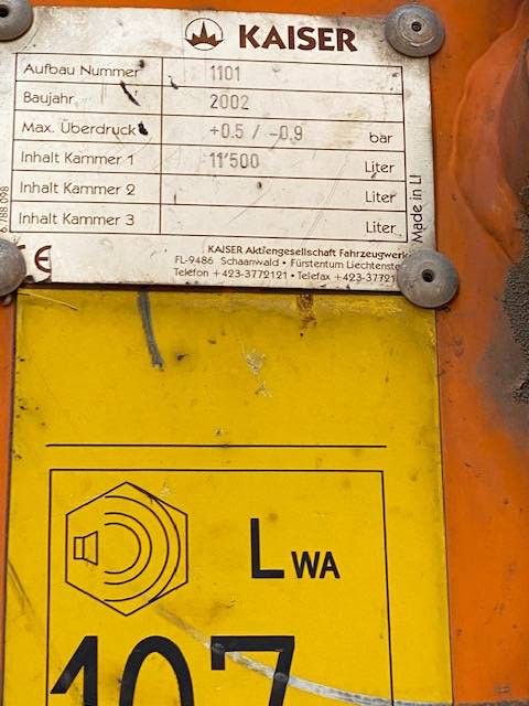 Vacuum truck MAN 41.464 Diesel 2002