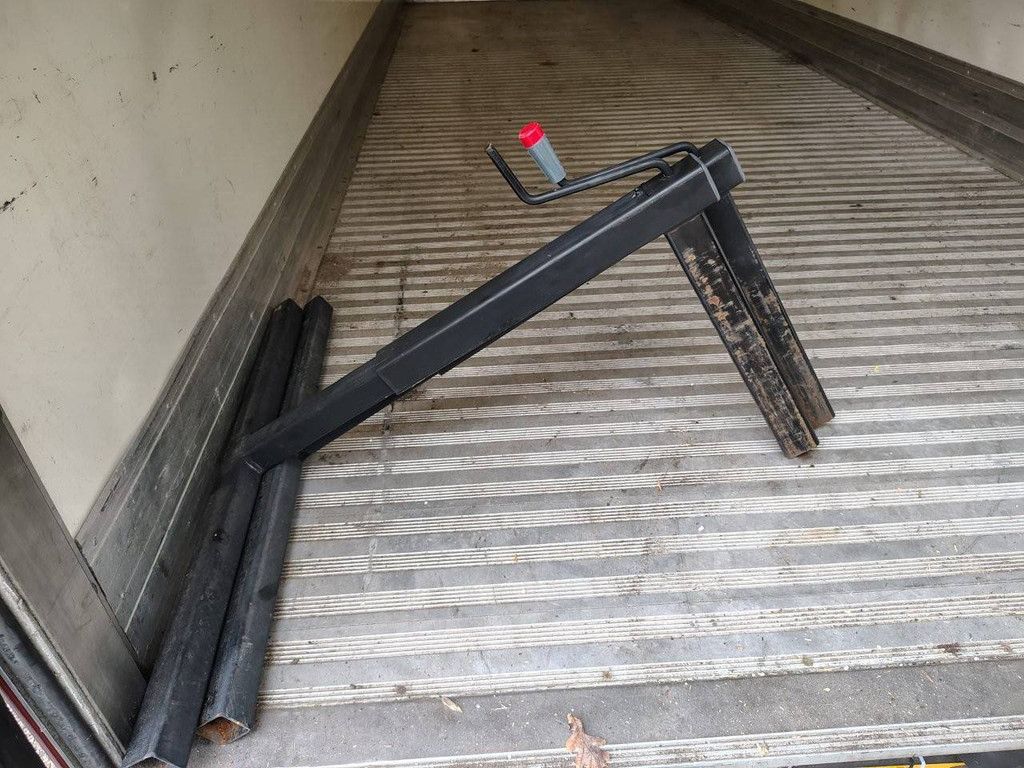 Geschlossener Sattelauflieger, Veen Heas, 4530 kg, Baujahr 2010